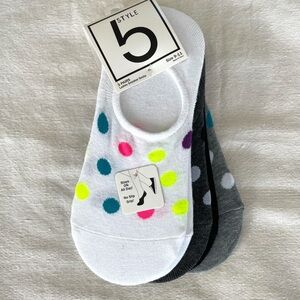 FREE* NWT Package of 5 low profile socks.